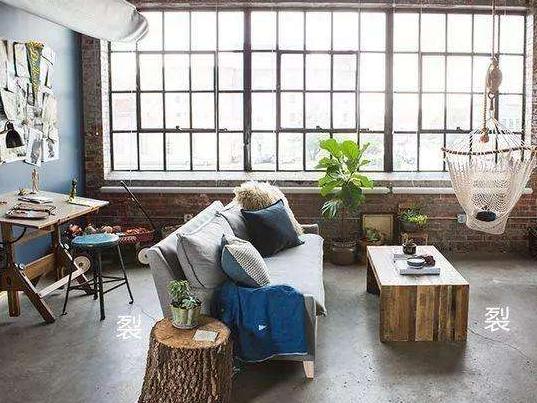 地面铺木板也已经过时了，如今更流行铺这种，全屋档次拉高不少