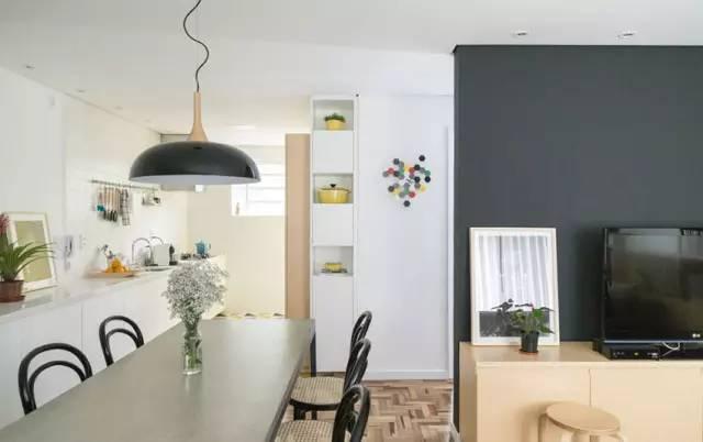 国外73平的小户型二居室，敲掉两堵墙就宽敞多了