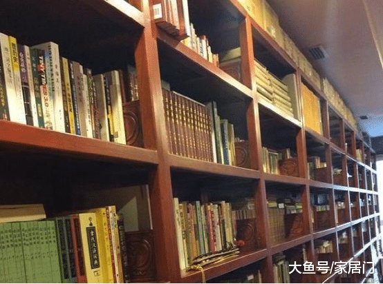 带你看看郭德纲住的豪宅，室内布置很古典，仿佛走进古代房屋