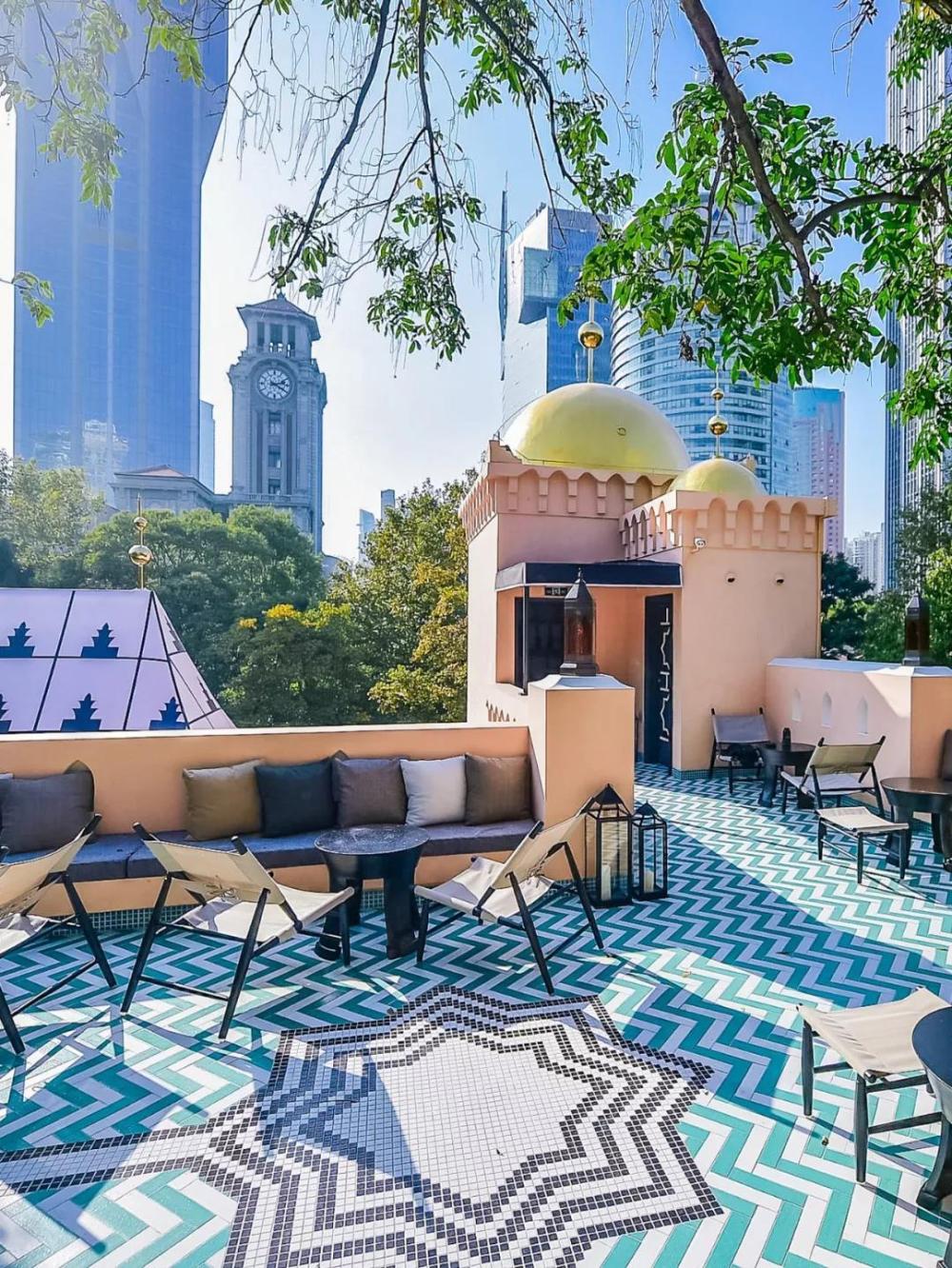 設計與美食共存，在高顏值餐廳與千條海洋生物共進晚餐！