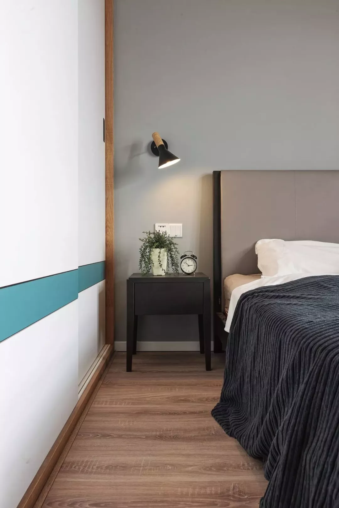 案例丨180㎡简约风四居，客厅舍弃了电视，还特意做了亲子区