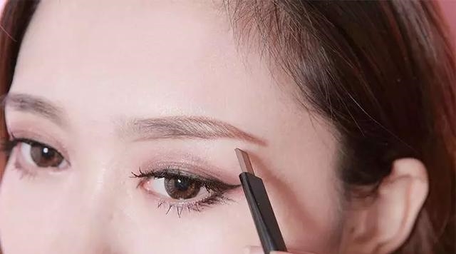 眉毛太少不好画？这样画眉毛，又快又漂亮