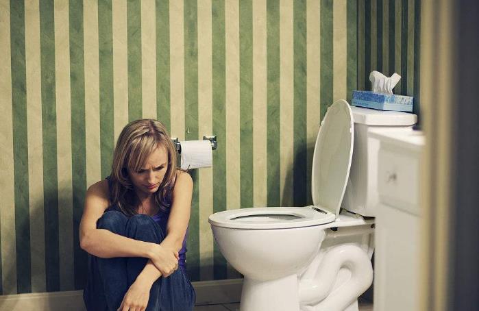 女人身体的3个“异常”，可能是“宫颈癌”早期预兆，早知道的好