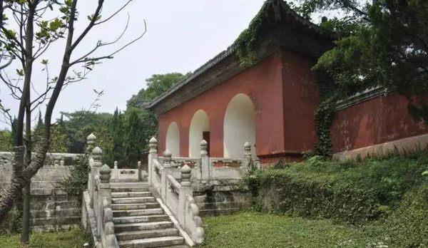 楚王拿出朱元璋留下的一把金椅，错过救命机会，最终被张献忠沉江