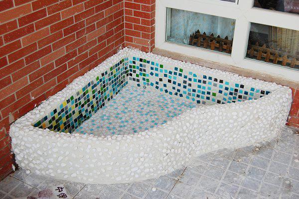 花1100在自家露台砌个鱼池，相当拉风，楼下邻居还特意找上门！