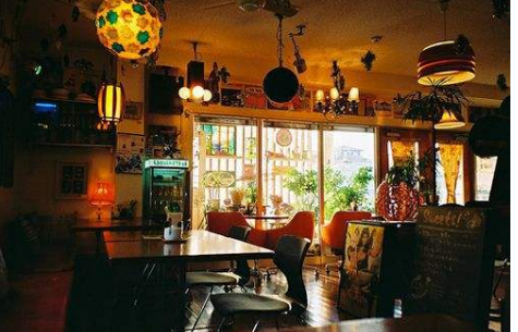 努力去坚持，勇敢去奋斗。致终将光芒万丈的自己。