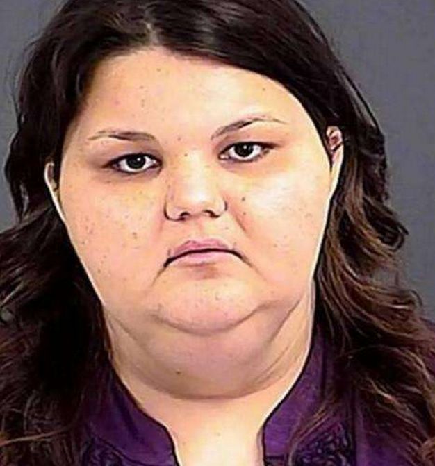 保姆给孩子喂奶, 狗狗故意打翻奶瓶, 查看监控后主人不淡定了