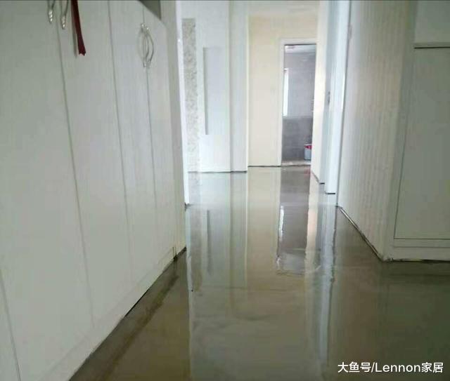 为何如今地面都流行装自流平? 听装修工说完, 我家才恍然大悟
