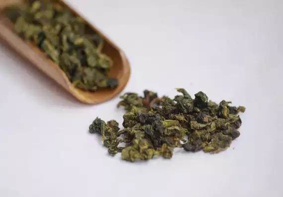 女人有眼袋贼显老, 这些消眼袋的小秘方能帮到你!