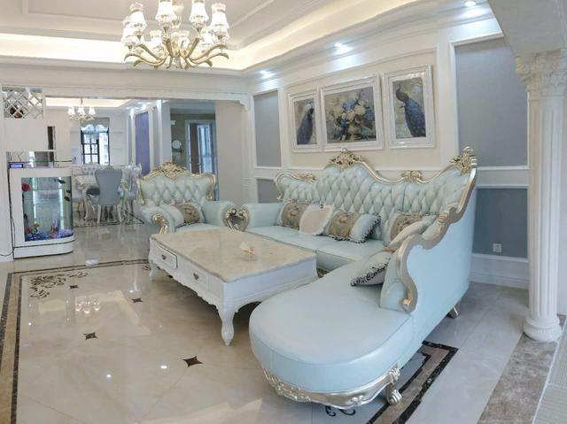 老公砸30万装修新房，布置完家具目测值这价，客厅罗马柱贼霸气！