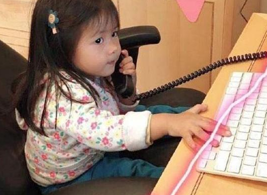 晒晒阿雅住的豪宅，房子装修很普通，如今也是普通的家庭主妇