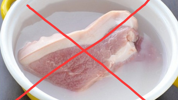 冻肉似硬石, 还用冷水冲? 蠢! 学广东人这么做, 立马解冻不变味