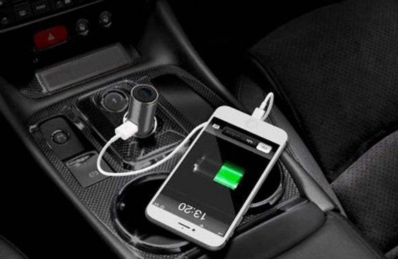 三伏天暴晒：汽车里千万别放这几样东西，很容易毁车，拍照大家看看