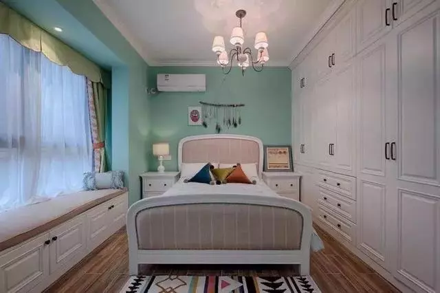 现在卧室都流行这样装了，不仅收纳十足，并且美观时尚不拥挤！