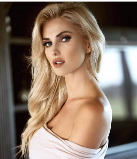 乌克兰超模，身材好的离谱，穿比基尼总是感觉号太小