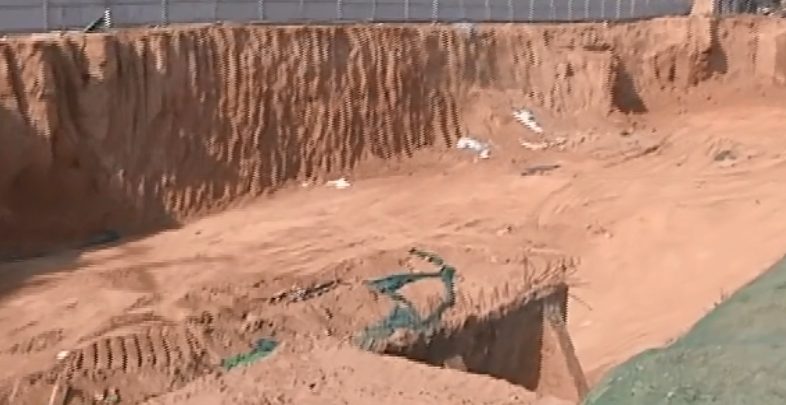 开发商承诺铺绿地，业主交付时竟怒了！称：让我们买飞机开过去？