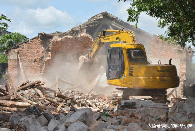 农村住房迎来好消息，今年的“统一拆迁”？新房现金农民随便选！