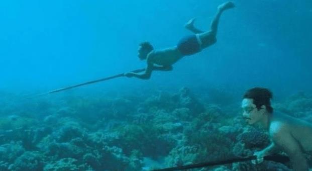 世界上唯一“活在海底”的民族, 海底行走自如, 上岸却会头晕