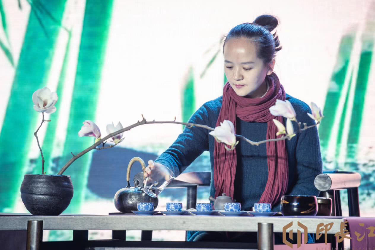 印长江惊艳再启程，首席服务官签约盛典全城瞩目