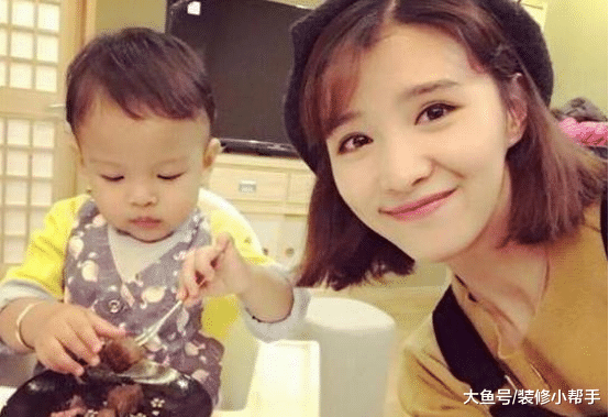 明星张杨果而的豪宅设计，地板选择铺设实木，一看就觉得不便宜