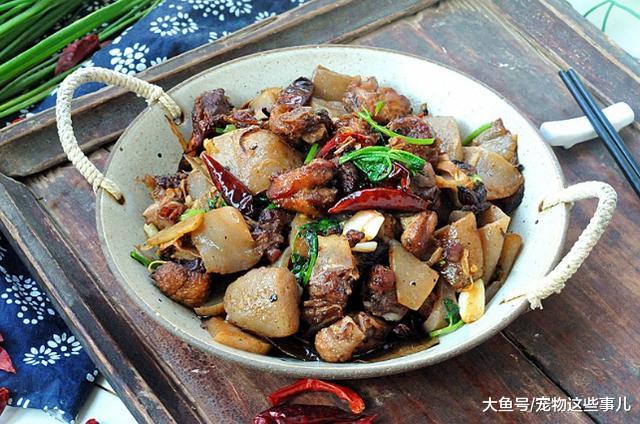 魔芋菜中的精品，非常适合秋季食用的菜肴，香辣开胃多吃两碗饭