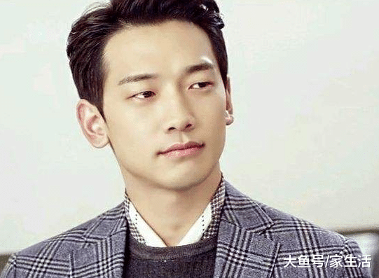 晒晒Rain在韩国的豪宅，客厅挂着自己的肌肉照，看上去太自恋了