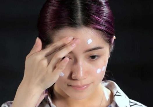 女人有钱没钱都要会淡妆，高级化妆师教程步骤，超简单又好看