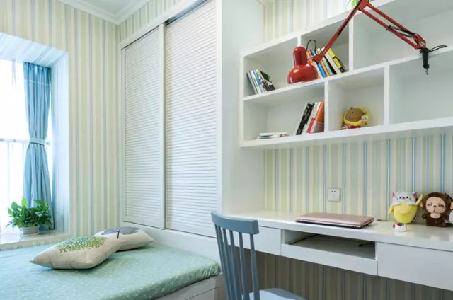 124平的现代美式风三居室，清新的色调带来舒适感