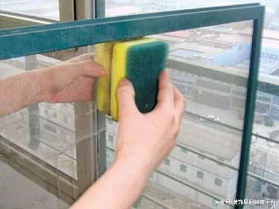 纱窗巧清洁，其实没有你想的那么难