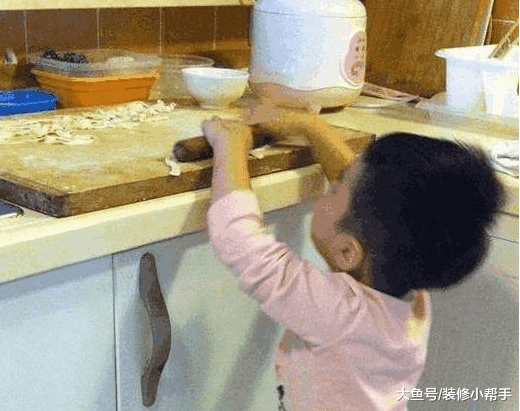 演员许亚军的豪宅，家具都是红木打造，看上去真是高档
