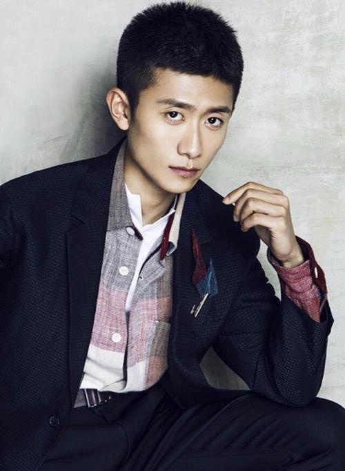 张一山去杨紫饭店吃完就走，服务员：习惯了，网友：一家人提啥钱