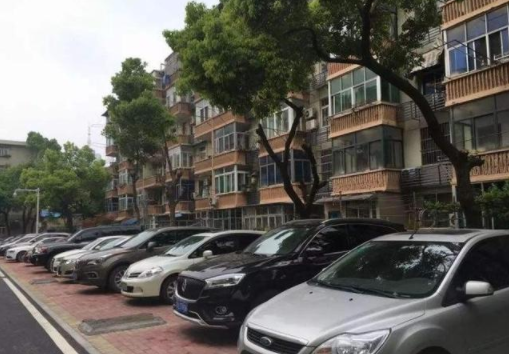 老房子还拆吗？未达抗震标准的预制板房或危房是否排除？官方回应