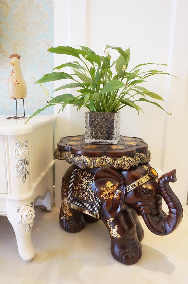 老婆不顾反对全屋贴壁纸，装修完打扫干净，亲戚说就属壁纸最漂亮