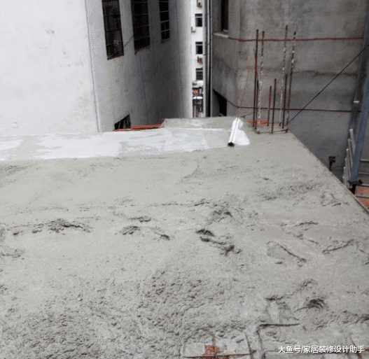 弱女子一个人砸100万建五层半千平豪宅，老公在外忙生意不闻不问