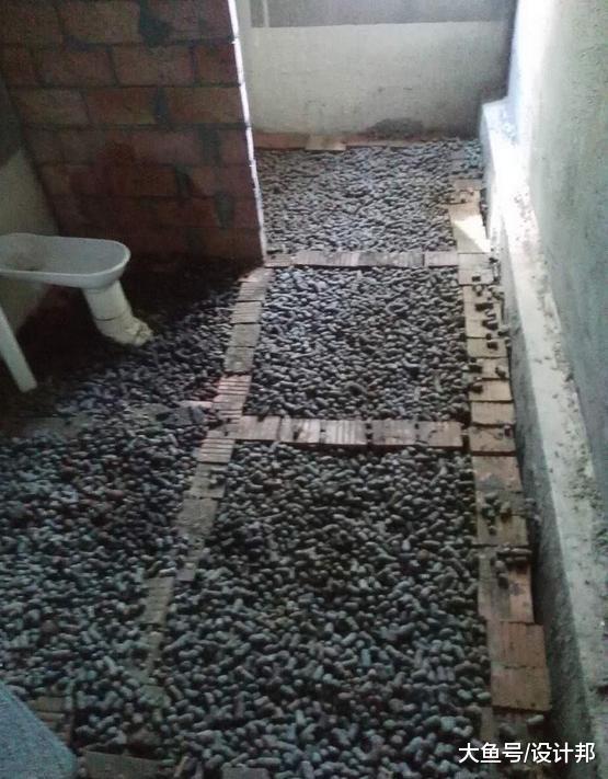 下沉式卫生间要怎么回填才能不会漏水? 赶紧回去看师傅做对没!