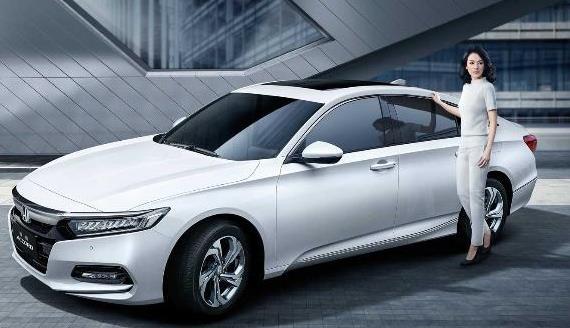 考虑到行驶品质和产品力，十代雅阁和迈腾哪个更值得购买？