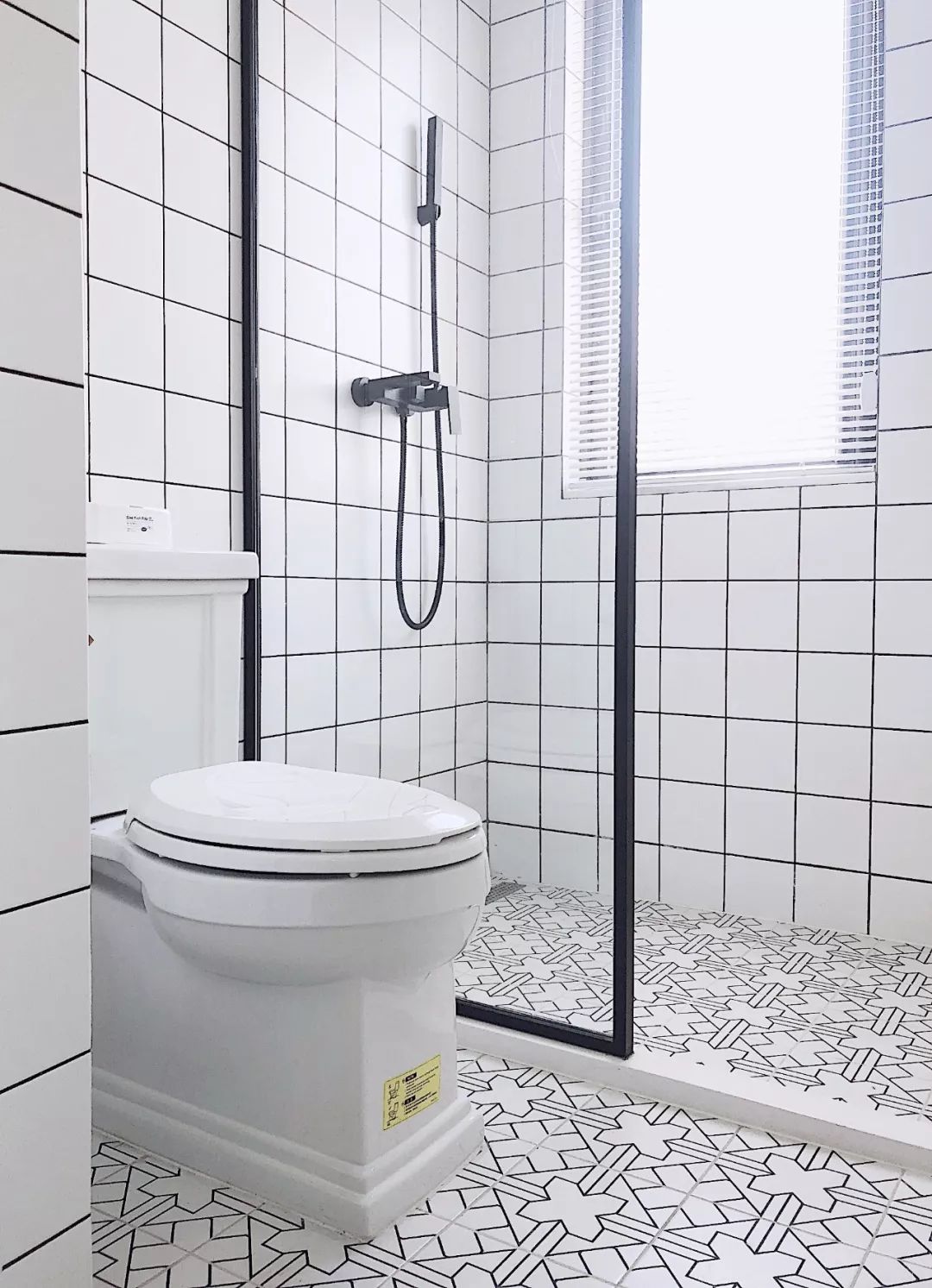 玻璃or浴帘，淋浴房用什么隔断好？