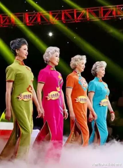 70岁的中国大妈，竟然PK掉国际超模，惊艳纽约！