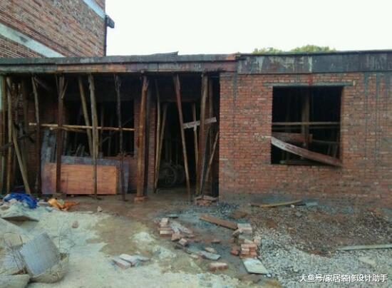 为了不比邻居矮一头, 鱼塘边只花24万建三层无柱子被喷的不敢出门