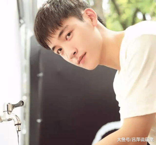 12星座男害怕失去你的举动? 女友请你别生气, 他们都真心爱你!