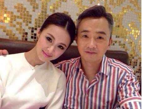 主持人程雷小18歲嬌妻曝光, 竟是大家熟悉的她? 難怪低調不肯公開