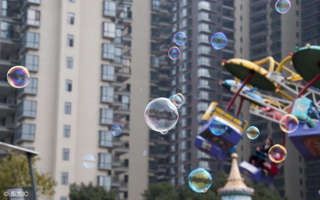 如果房地產退出市場，房價發生暴跌，能從中獲利的是哪種人？