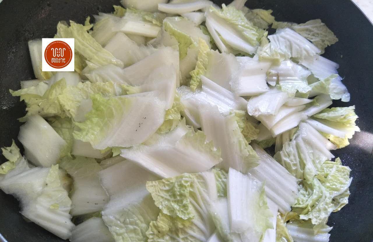 炒这道白菜只用一种调料，家里吃了十几年没吃够，做好只需5分钟