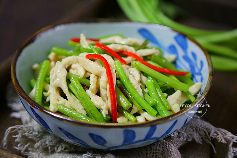 减肥也可以吃得很好，10分钟小炒，肉丝嫩滑，每一口都汁水丰富