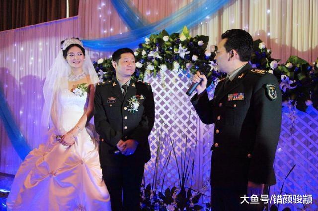 三德子娶小16歲嫩模，一家人深山養雞，半個娛樂圈都來捧場買雞蛋