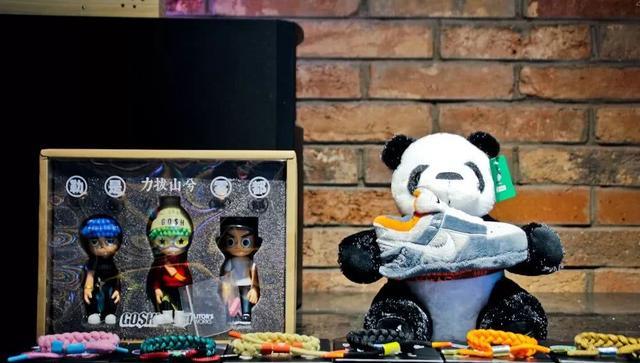 藏在五大道的潮鞋主题西餐厅，运动爱好者们和吃货们的打卡圣地！