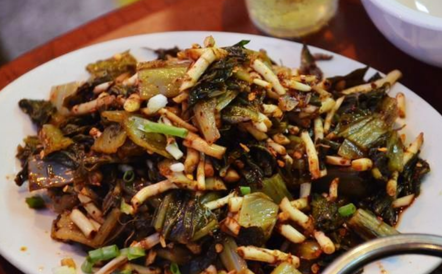 酸辣折耳根，特别好吃，老人小孩都爱吃