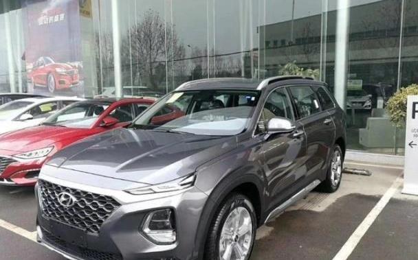 2019款现代胜达到店，造型硬派尺寸直逼途昂，还配按键换挡和8AT