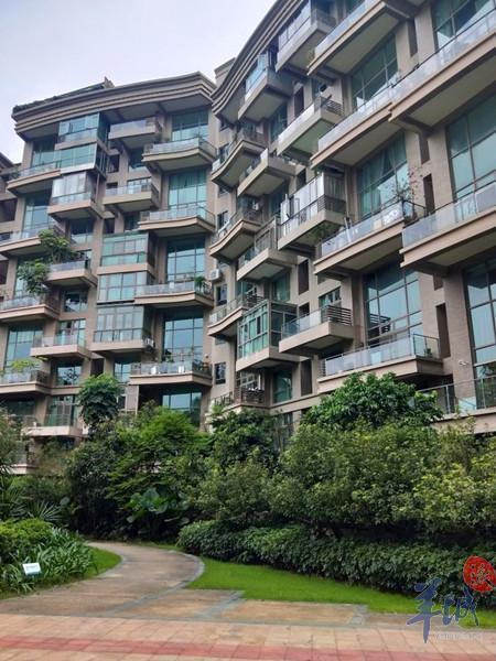 都是八九百万元，你选别墅还是江景大平层？