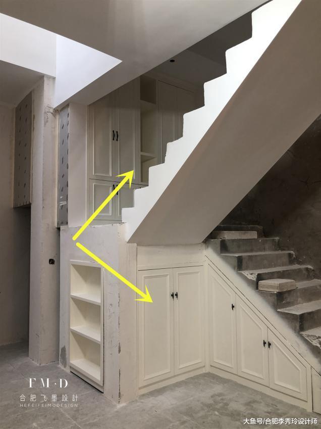 朋友非要在楼梯上下都打柜子，完工发现太实用了，我家也想这样装